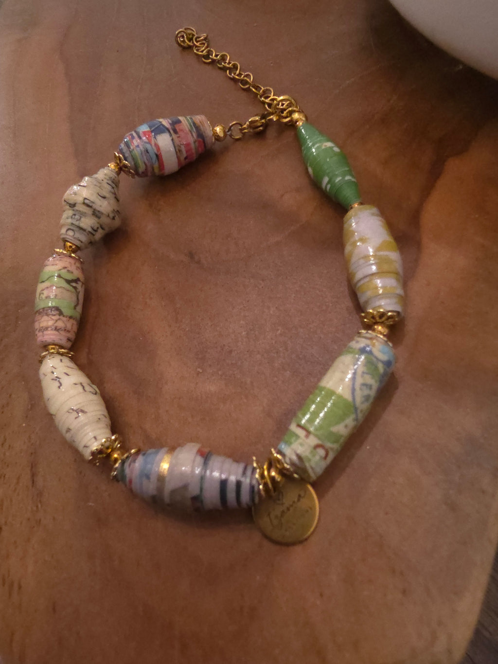 Historias enlazadas- Recycled paper bracelet