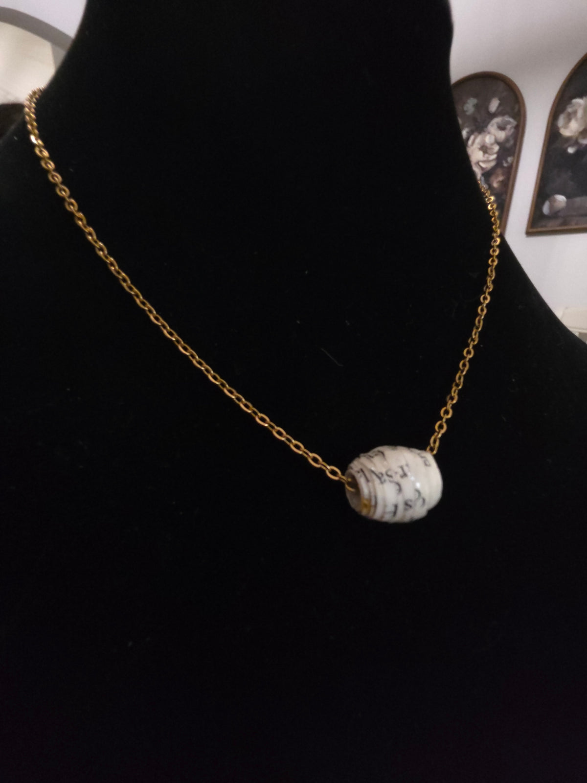Palabras rescatadas- recycled book paper necklace